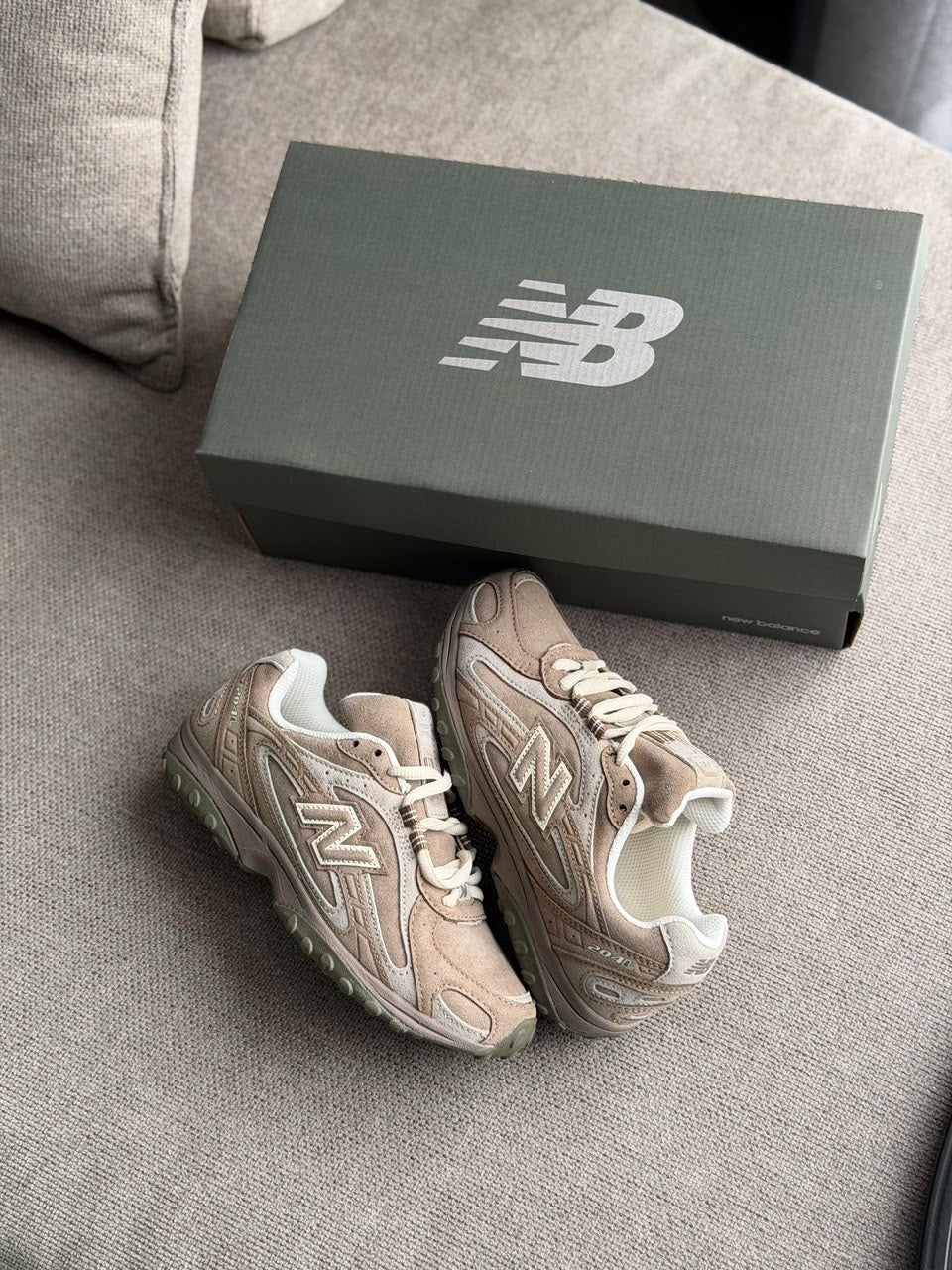 New Balance 204L