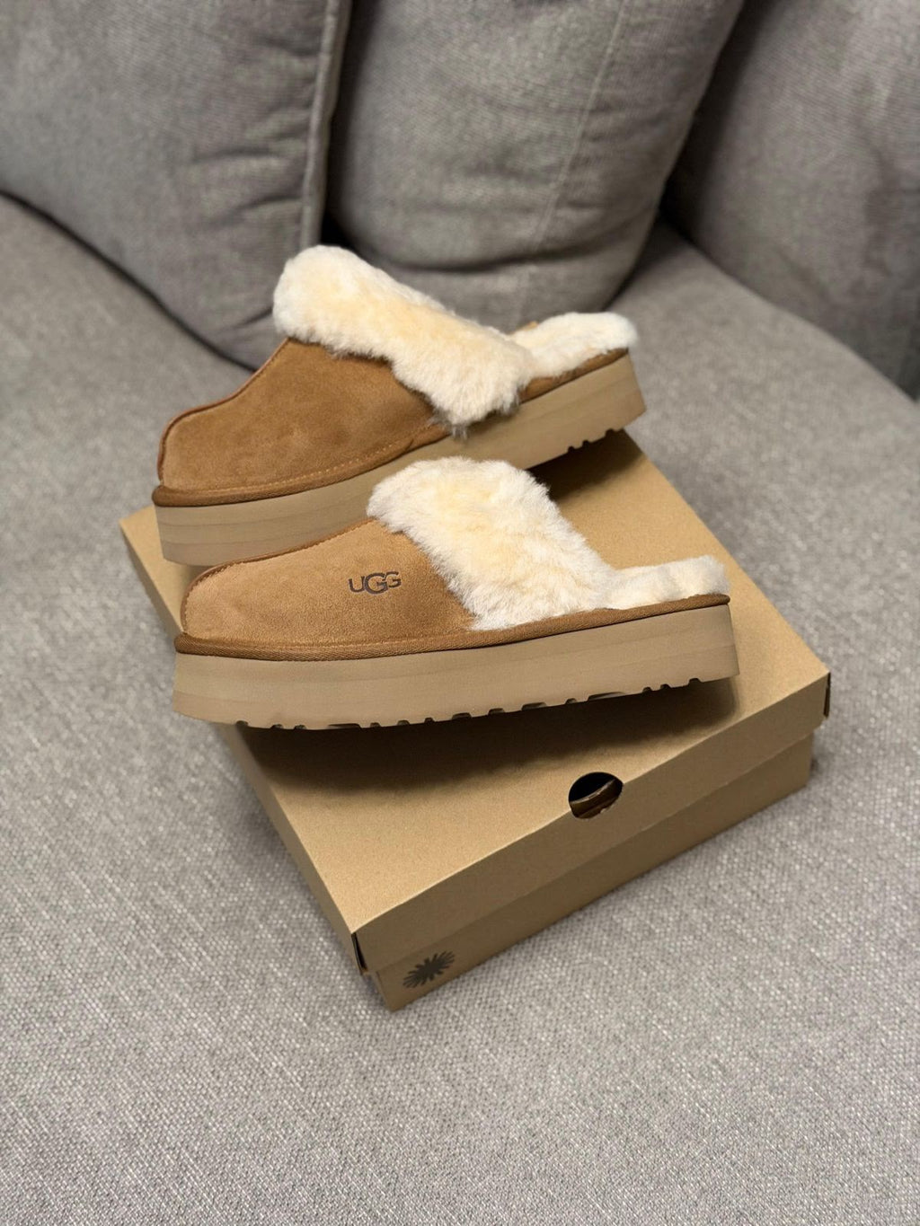 UGG