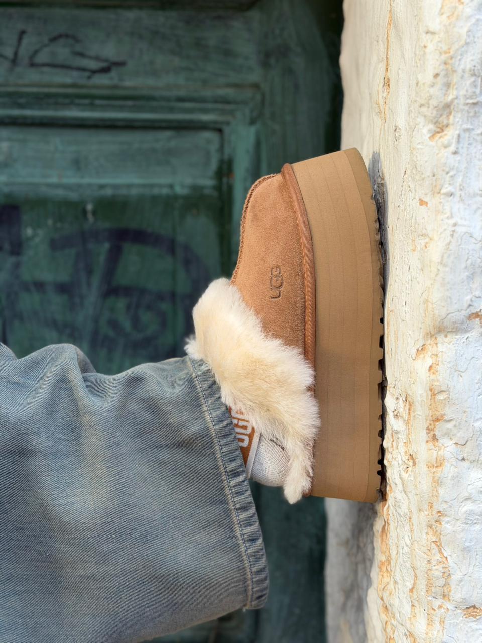 UGG