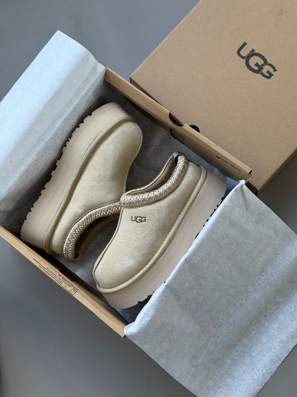 UGG